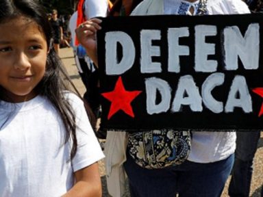 Juiz barra deportação de milhares de filhos de imigrantes por Trump