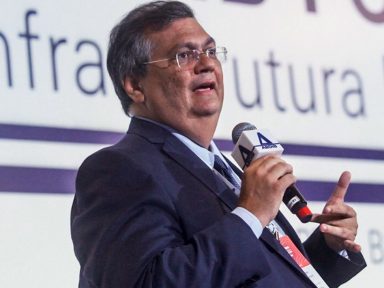 Dino diz que Bolsonaro é “besta-fera” que “difundiu mentiras e violência na noite de Natal”