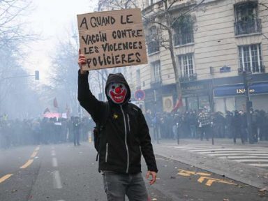 Franceses voltam às ruas e exigem revogação da lei que pune filmar policiais violentos