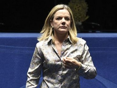 Para Gleisi, o PT “não está morto”, mas precisa de uma “chacoalhada”