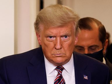 Trump nega-se a sancionar pacote e deixa 14 milhões de desempregados sem ajuda