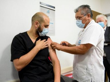 Argentina começa imunização com a vacina russa Sputnik V