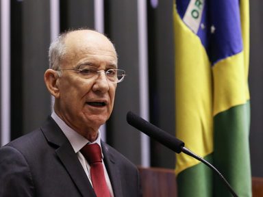 “PT não pode votar no candidato de Bolsonaro na eleição da Câmara”, se opõe Rui Falcão