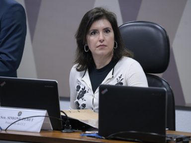 “Há indícios muito fortes de crime de autoridades”, diz senadora Simone Tebet