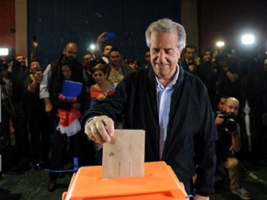Uruguaios se despedem de Tabaré Vazquez, ex-presidente eleito pela Frente Ampla