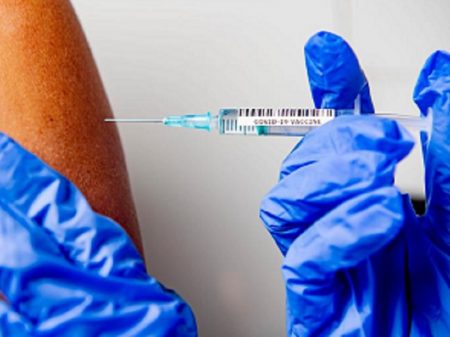 União Europeia anuncia início da vacinação em todos os países do bloco dia 27