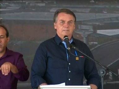 Com casos e mortes em alta, Bolsonaro diz que pandemia está no “finalzinho”