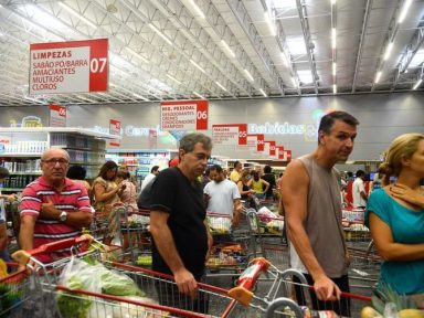 72% dos brasileiros esperam mais carestia em 2021