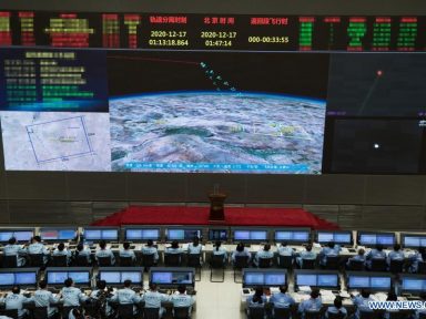 Missão espacial da China retorna com as primeiras pedras da Lua em 44 anos