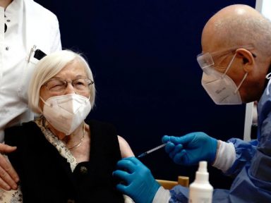 Tem início a vacinação contra Covid-19 em toda  União Europeia