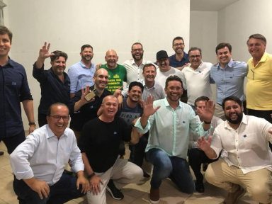 Bolsonaro faz festança em Santa Catarina com dinheiro público e afronta o STF