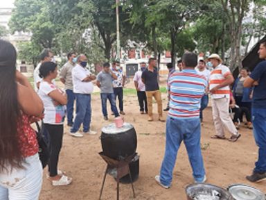 Paraguaios acampam diante do Congresso em apoio aos sem-terra de Curuguaty