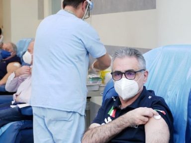 Itália vacina 1,2 milhão contra Covid, mas rejeita atrasos da Pfizer