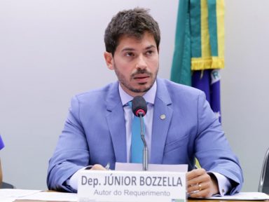 Deputado se retira de grupo que apoia Lira: “candidatura patrocinada por um insano”