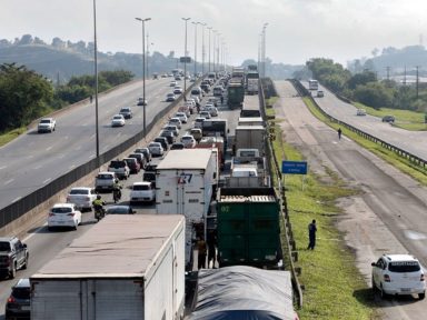 Confederação dos Trabalhadores em Transporte adere à greve de caminhoneiros no dia 1º