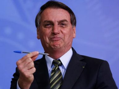 Bolsonaro veta medida que impedia bloqueio de gastos contra pandemia