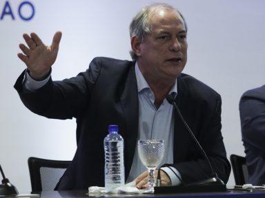Ciro: “governo criminoso e despreparado faz o Brasil pagar o dobro pela vacina”
