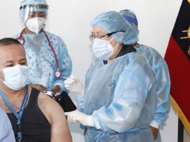 Equador inicia campanha de vacinação contra a Covid