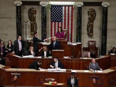 Câmara dos Deputados aprova impeachment de Trump por 232 a 197