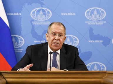 Lavrov: “prioridade máxima é trazer de volta o controle das armas nucleares”