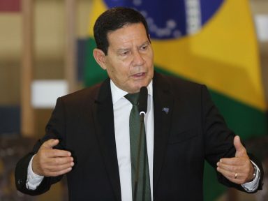 Mourão diz que tomará vacina contra Covid-19 porque “é uma questão coletiva”