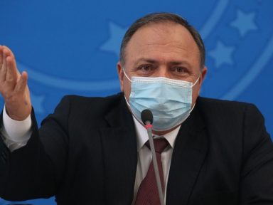Ministro do STF cobra de Pazuello dados sobre estoque de seringas