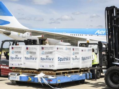 Avião da Aerolineas Argentinas chega a Buenos Aires com 2º lote da Sputnik V