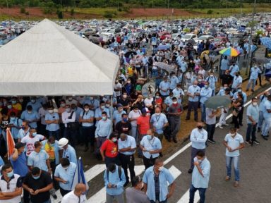 Trabalhadores da Ford protestam contra demissões e descaso da multinacional