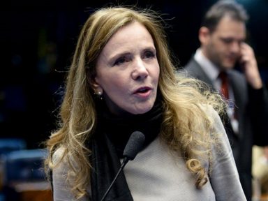 “A hora é de solidariedade”, diz Vanessa Grazziotin, sobre crise em Manaus