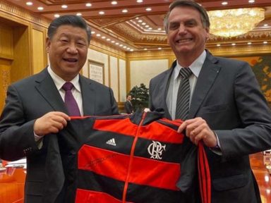No sufoco, Bolsonaro virou até o “maior amigo” do Xi. Quem te viu e quem te vê