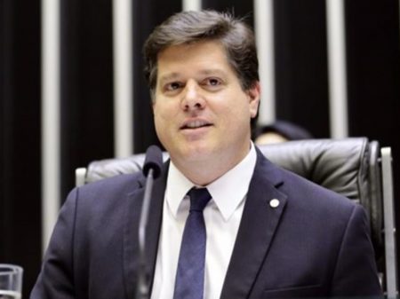 “Tentativa de Bolsonaro de subjugar a Câmara está revoltando deputados”, diz Baleia