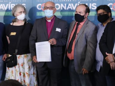 Líderes católicos e evangélicos querem Bolsonaro fora da Presidência