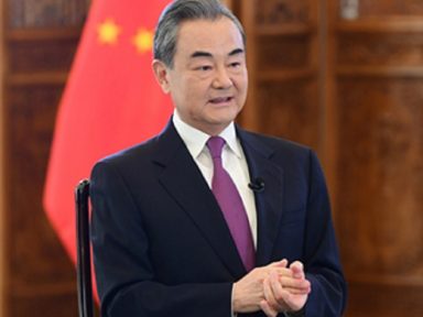 Chanceler chinês convoca EUA a “normalizar relações e reiniciar a cooperação”