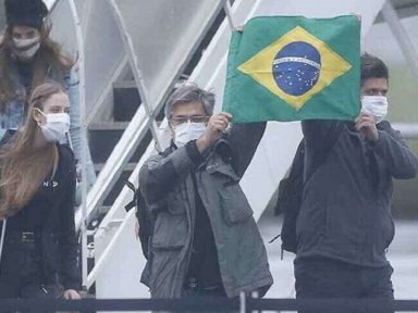 Brasileiros que saíram de Wuhan afirmam que ficar lá seria bem mais seguro