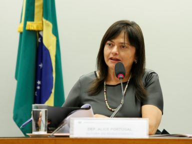 Alice Portugal defende  Congresso mobilizado no debate sobre imunização dos brasileiros