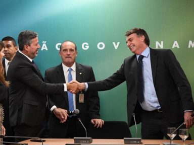 Bolsonaro liberou R$ 504 milhões em emendas só em janeiro para favorecer Lira