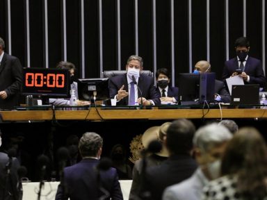 Projeto aprovado pela Câmara submete de vez  BC e economia a bancos privados