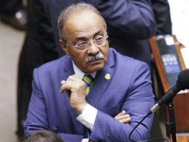 Senador flagrado com R$ 33 mil nas nádegas se prepara para  retornar ao cargo