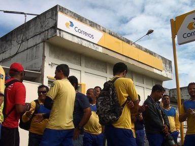 Plano de demissões nos Correios é parte de desmonte para privatização, diz sindicato