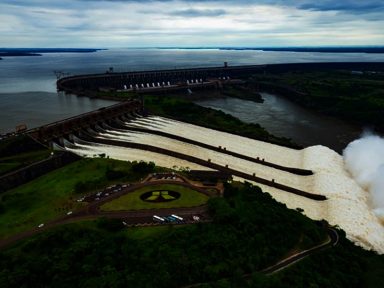 Bolsonaro quer privatizar estratégica Eletrobrás