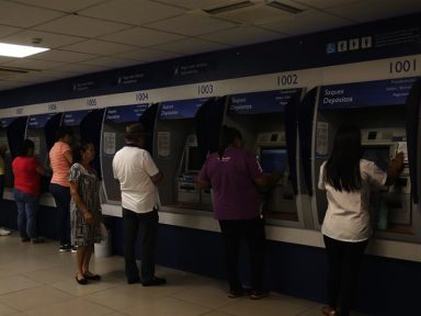 Queda na renda e emprego elevam saque na poupança