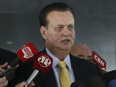 Promotores denunciam Kassab por receber propina de R$ 16 milhões da JBS