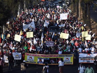 Manifestantes tomam as ruas da Guatemala pela saída do presidente