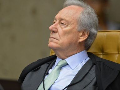 STF exige que governo apresente em cinco dias ordem prioritária nos grupos de vacinação