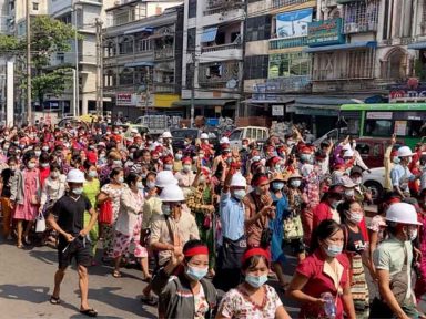 Povo sai às ruas contra o golpe militar em Myanmar