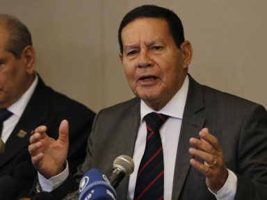 Mourão é excluído por Bolsonaro de reunião com ministros