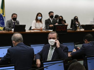 Governo quer usar auxílio emergencial como pretexto para acabar com recursos constitucionais da educação e saúde