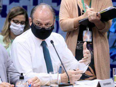 Líder do governo avalia que deputados votarão para manter Silveira preso