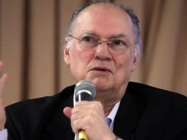 “Bolsonaro continua o seu intento de destruir a democracia”, afirma Roberto Freire