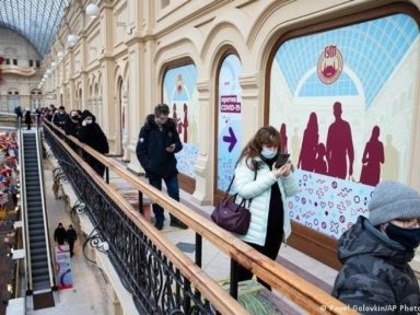 Vacina Sputnik V é liberada a todos em Moscou e com sorvete de brinde